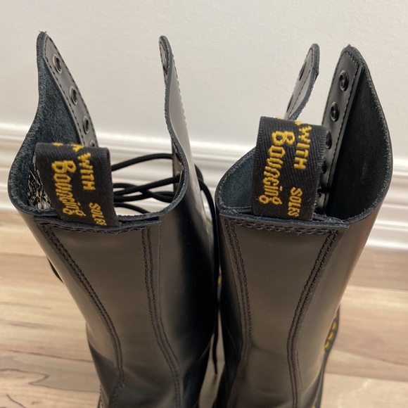 Dr Martens boots - Picture 5 of 7